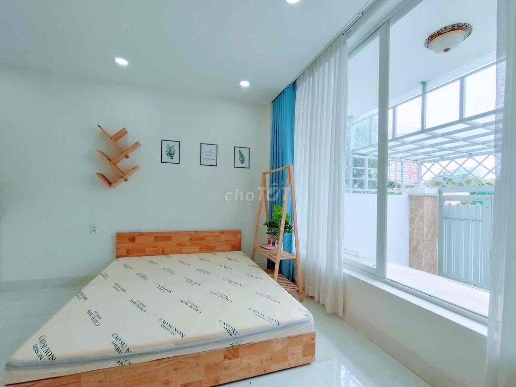 cho thuê studio có cửa sổ rộng thoáng
