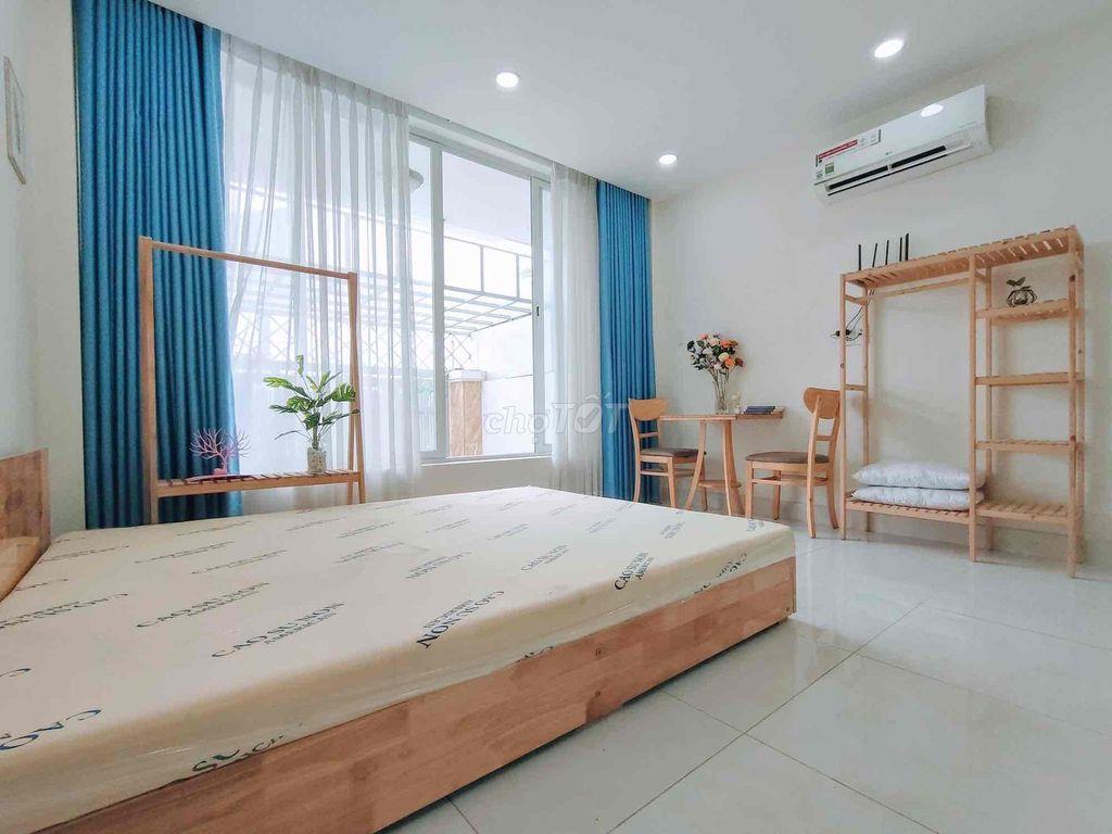 cho thuê studio có cửa sổ rộng thoáng
