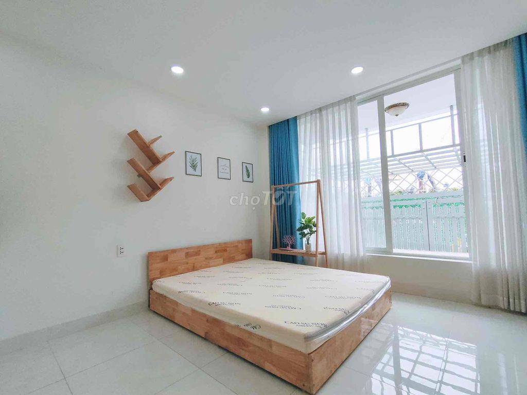 cho thuê studio có cửa sổ rộng thoáng
