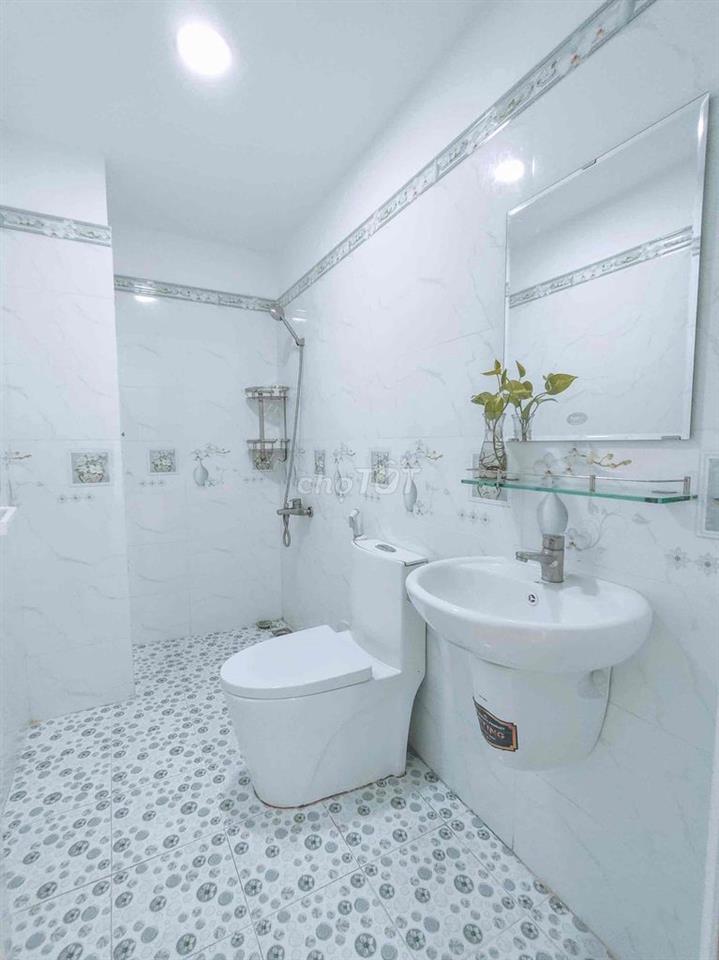 cho thuê studio có cửa sổ rộng thoáng
