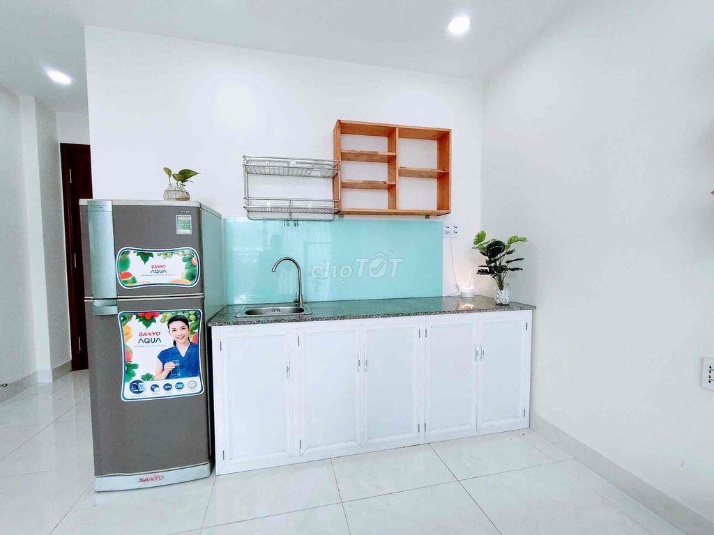 cho thuê studio có cửa sổ rộng thoáng