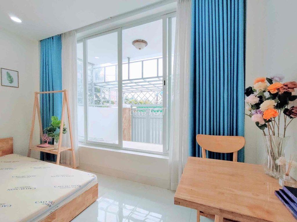 cho thuê studio có cửa sổ rộng thoáng