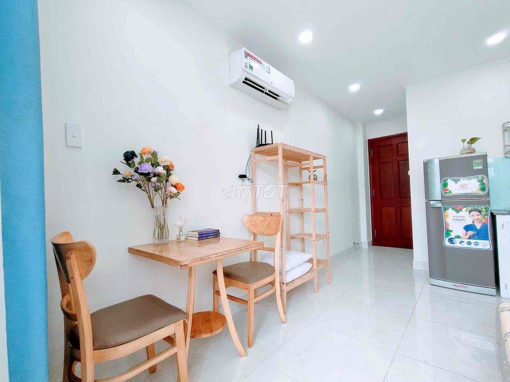 cho thuê studio có cửa sổ rộng thoáng