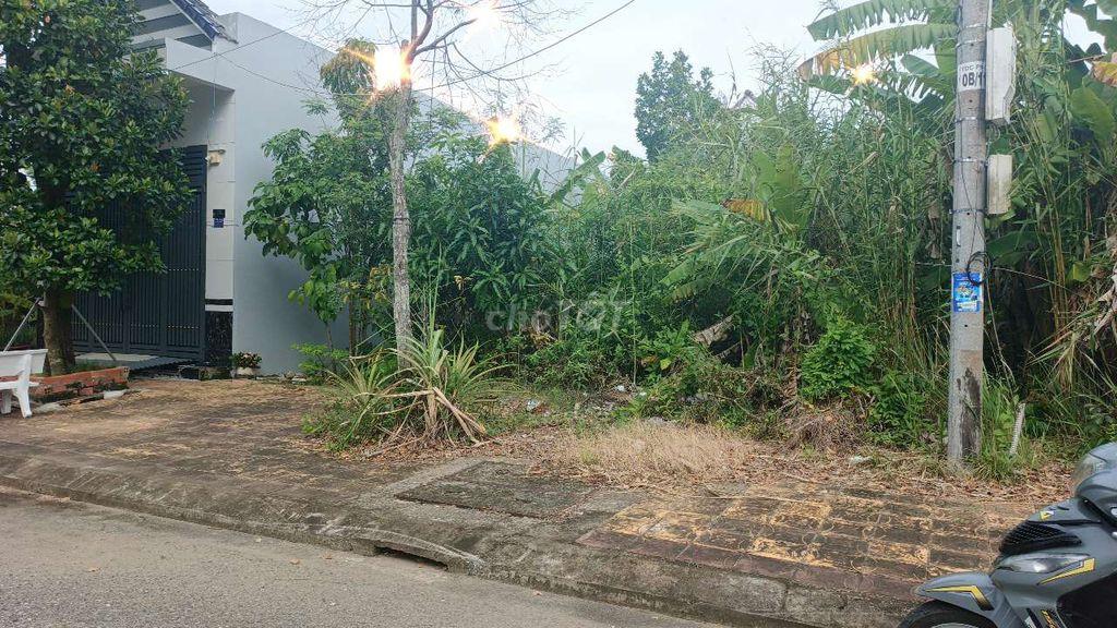 Nền đường Lạc Long Quân phường Vị Tân