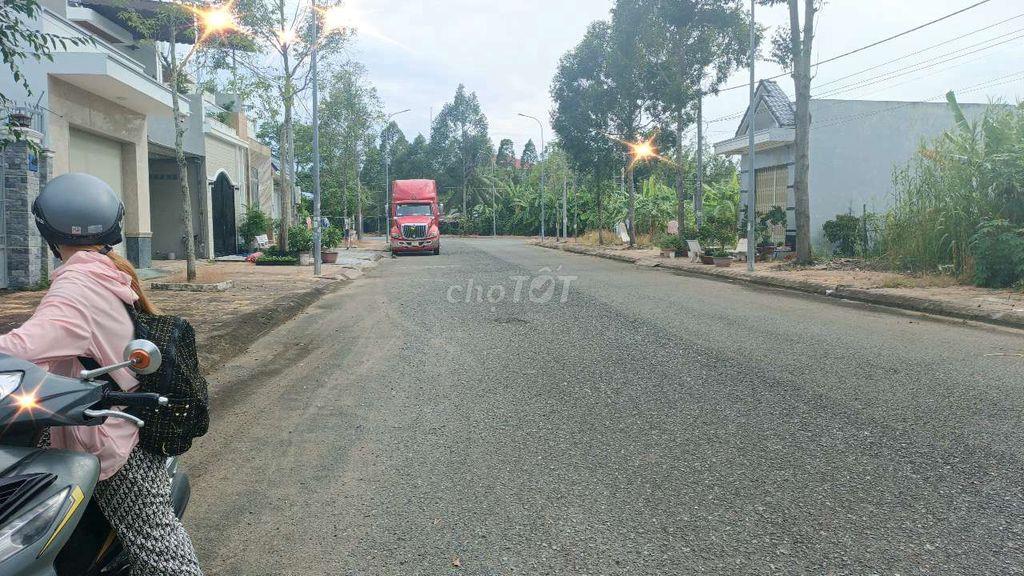 Nền đường Lạc Long Quân phường Vị Tân