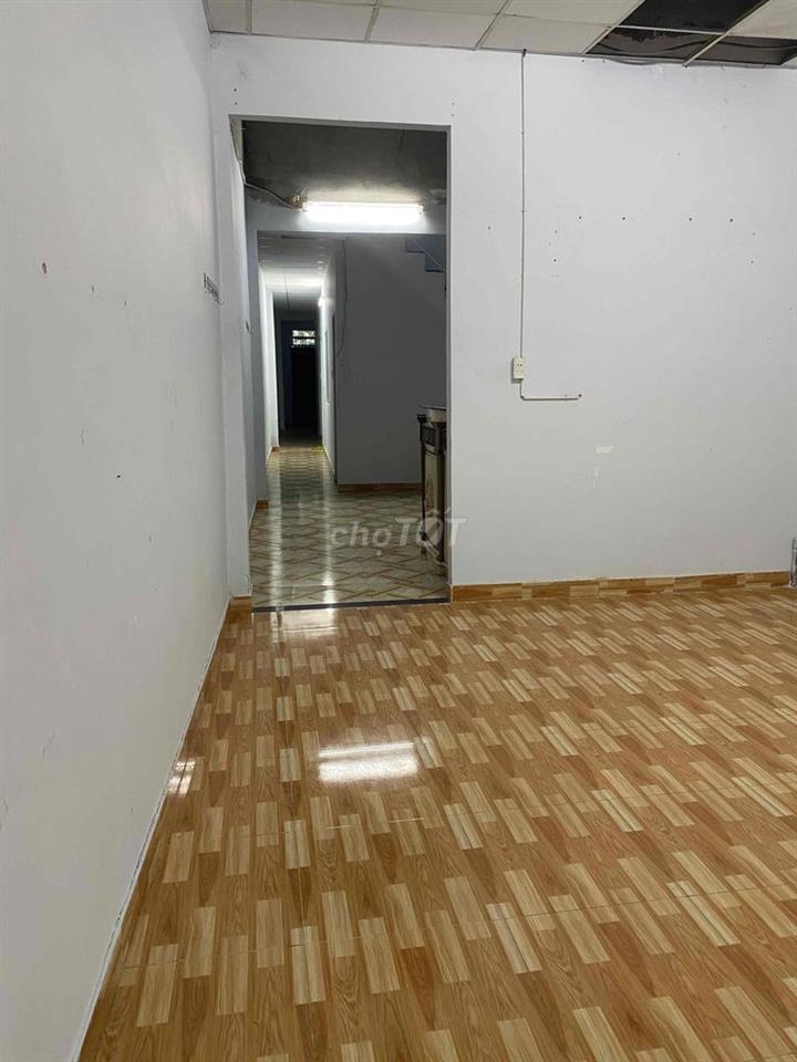 Nhà đẹp 4m x 40m , 1 lầu , Hẻm xe hơi , cách Chợ Phú Lạc 200m