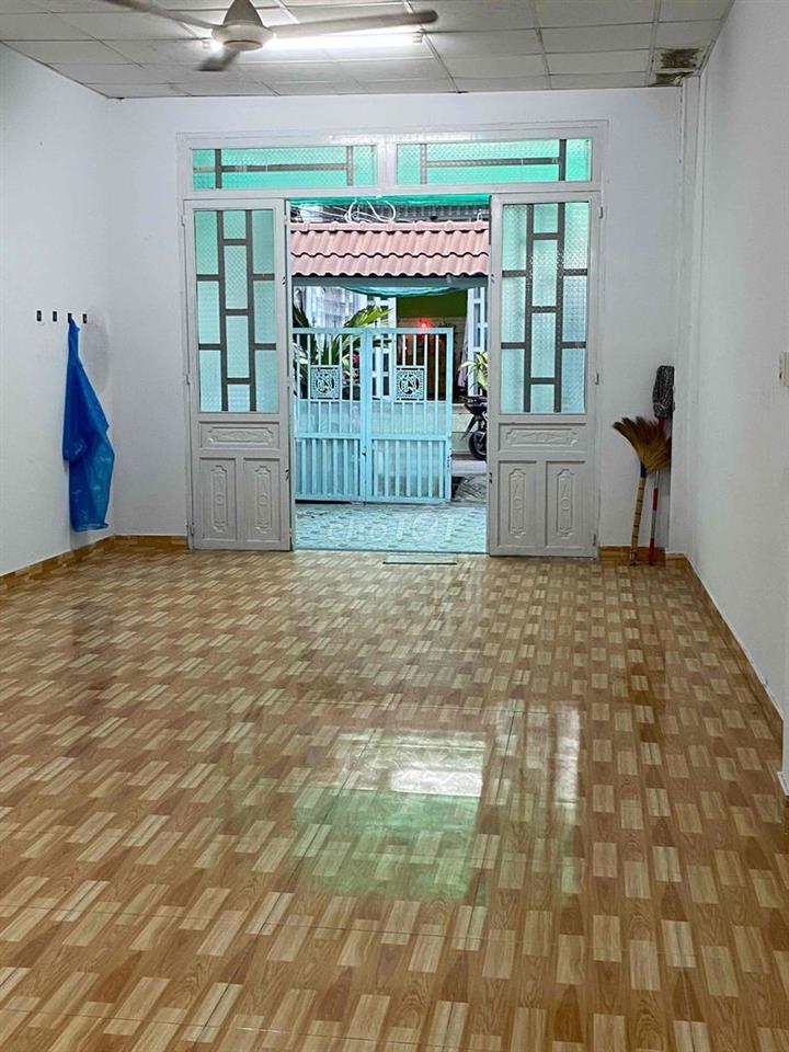 Nhà đẹp 4m x 40m , 1 lầu , Hẻm xe hơi , cách Chợ Phú Lạc 200m
