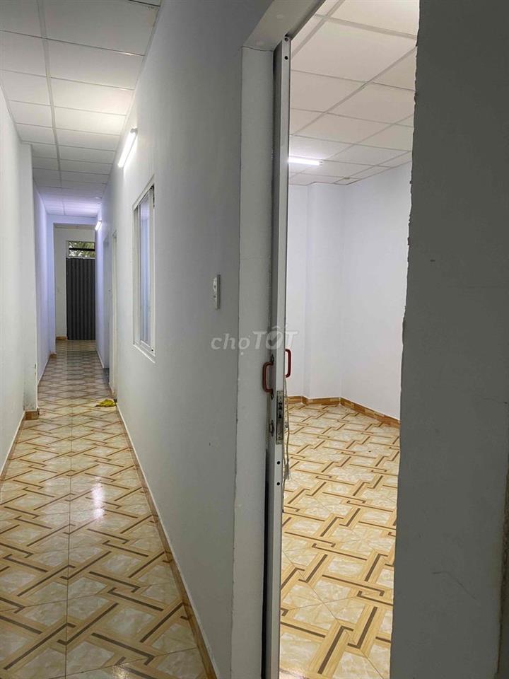 Nhà đẹp 4m x 40m , 1 lầu , Hẻm xe hơi , cách Chợ Phú Lạc 200m