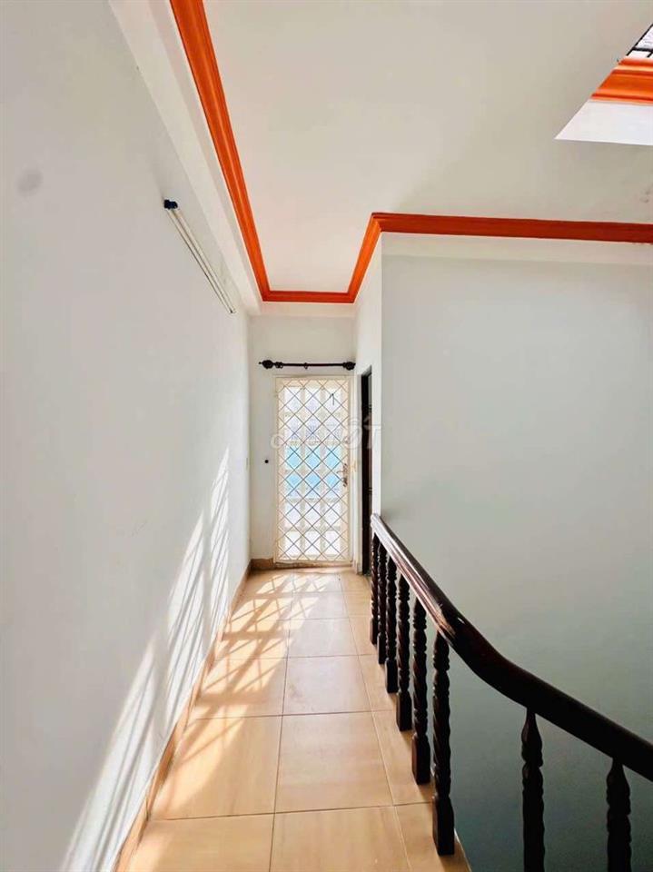 nhà nguyên căn kinh doanh mặt tiwwnf chợ hạnh thông tây
