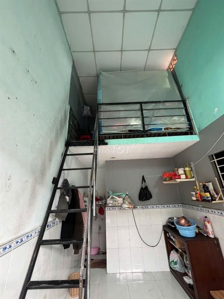 cuối tháng 8. trống Phòng 1 . phòng đầu.