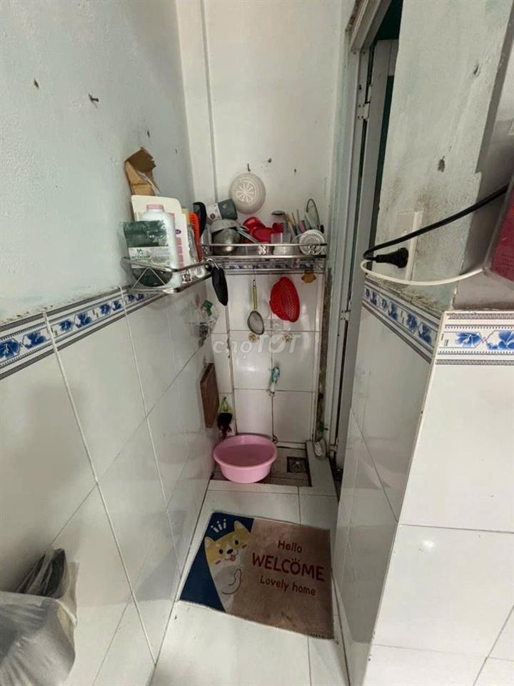 cuối tháng 8. trống Phòng 1 . phòng đầu.