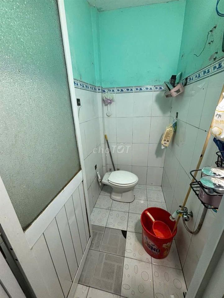 cuối tháng 8. trống Phòng 1 . phòng đầu.