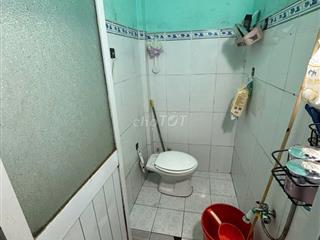 cuối tháng 8. trống Phòng 1 . phòng đầu.
