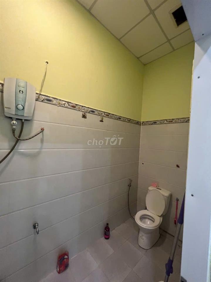 nhà cấp 4. đầy đủ nội thất. đường rộng. làm kho. hoặc kinh doanh