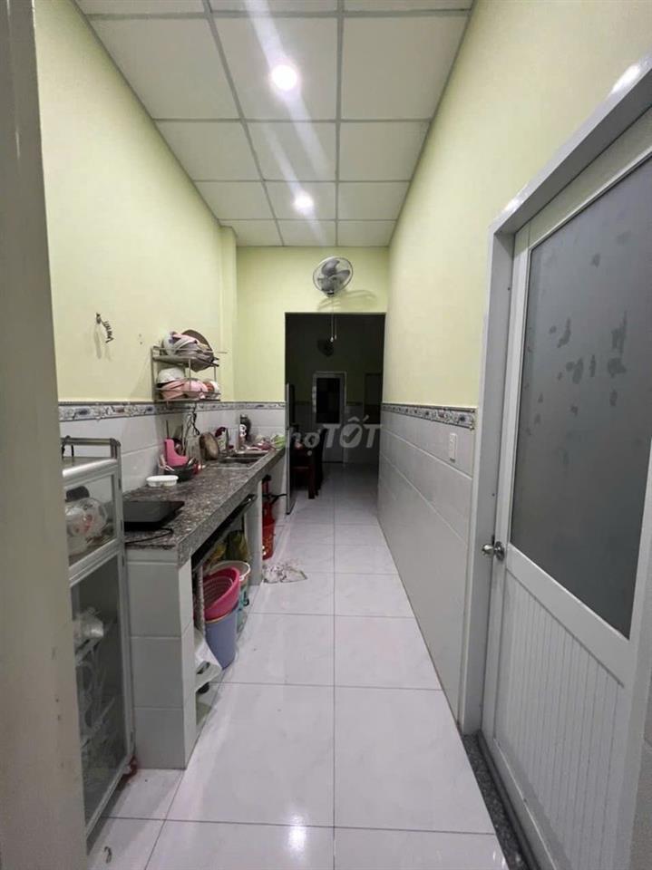 nhà cấp 4. đầy đủ nội thất. đường rộng. làm kho. hoặc kinh doanh