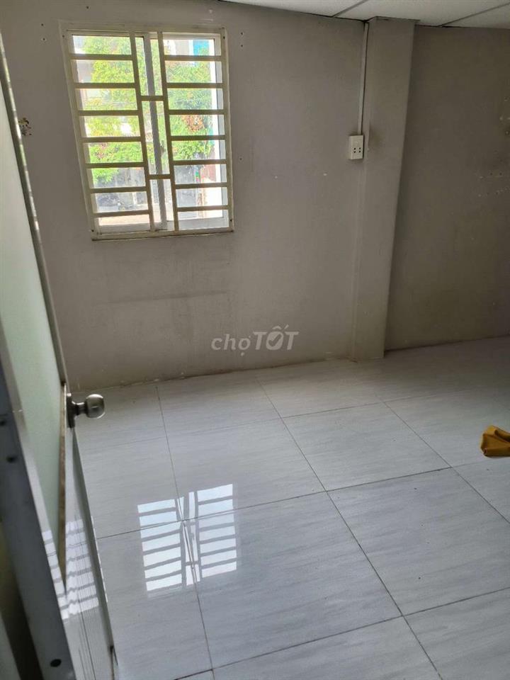 Cho 1 nam thuê miễn phí nguyên gác 20m vuông. 