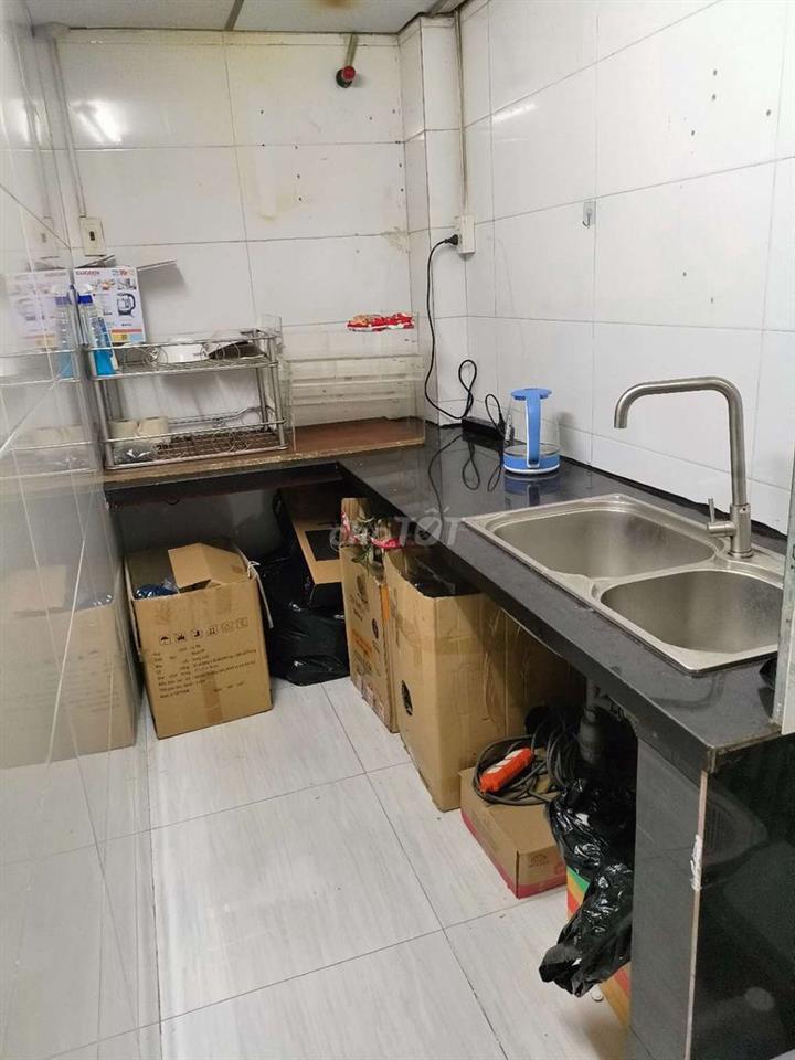 Cho 1 nam thuê miễn phí nguyên gác 20m vuông. 
