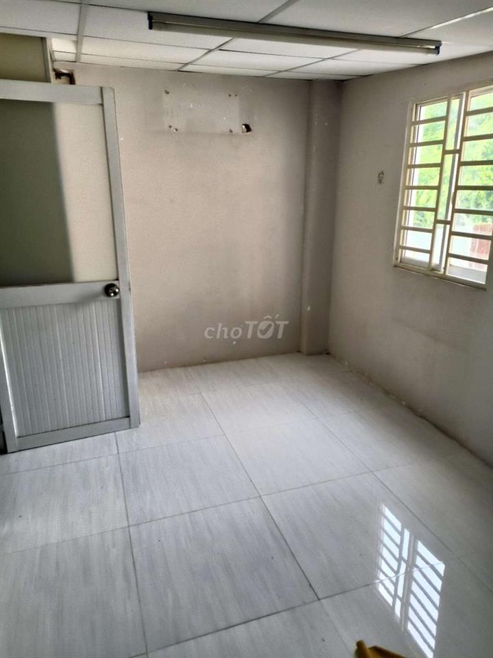Cho 1 nam thuê miễn phí nguyên gác 20m vuông. 