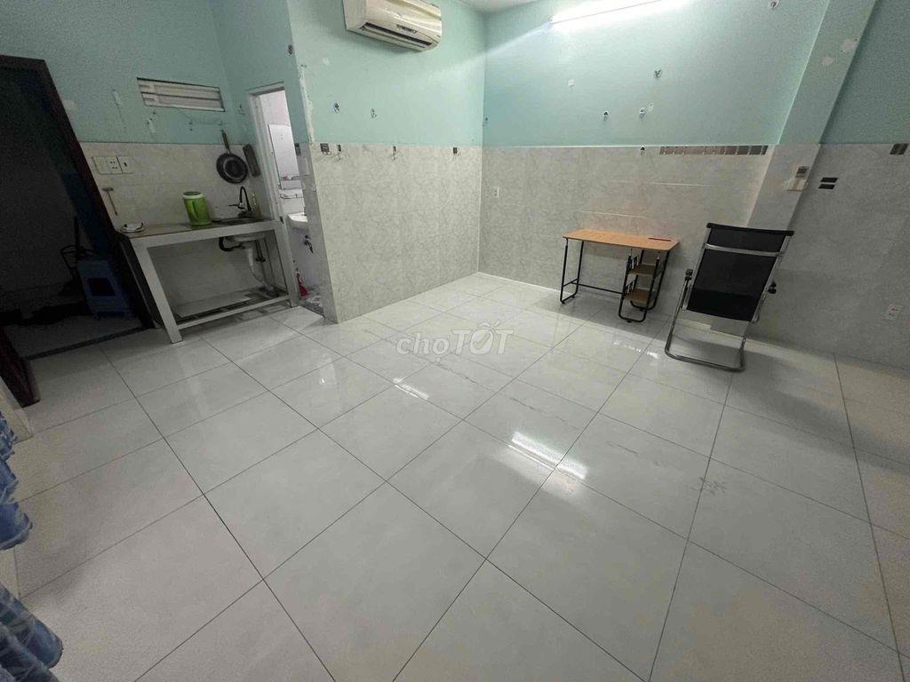 Cho thuê phòng trọ 2 mặt tiền ban công rộng thoáng