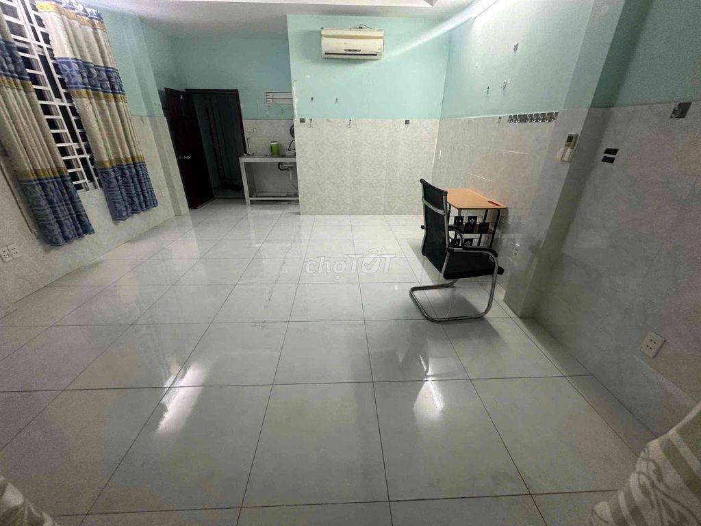 Cho thuê phòng trọ 2 mặt tiền ban công rộng thoáng