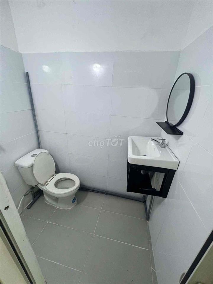 Tôi cần bán nhà vừa sửa lại sạch đẹp, toilet, tôn Hoa Sen chính hãng