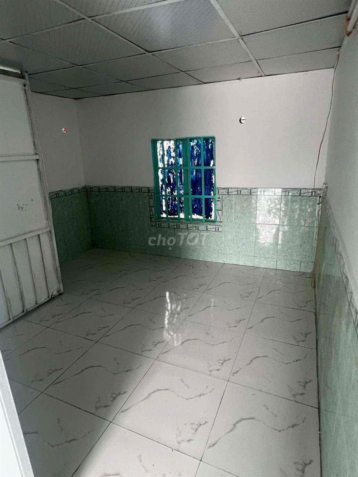 Tôi cần bán nhà vừa sửa lại sạch đẹp, toilet, tôn Hoa Sen chính hãng
