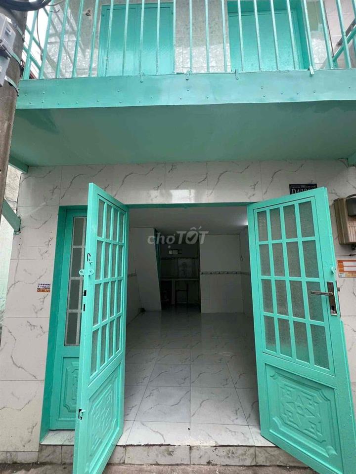 Tôi cần bán nhà vừa sửa lại sạch đẹp, toilet, tôn Hoa Sen chính hãng