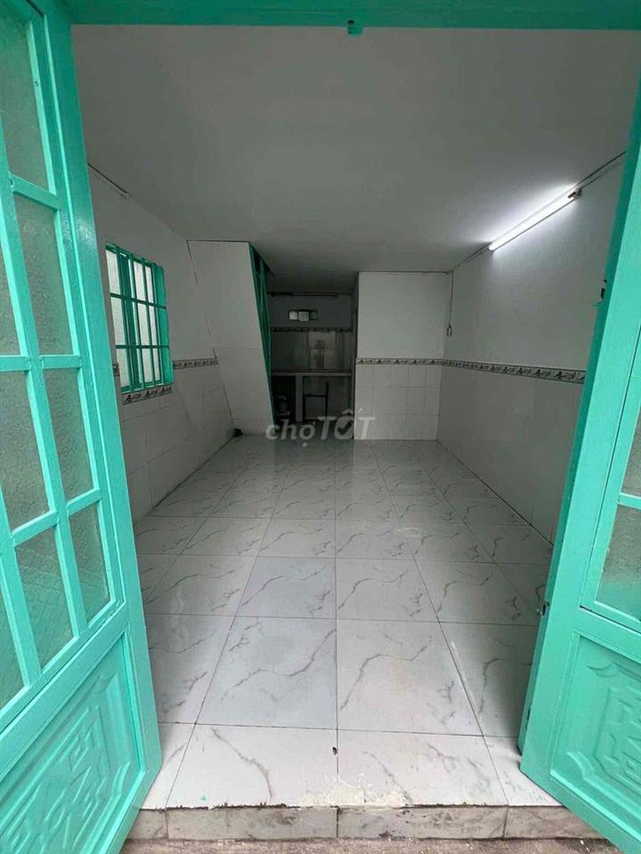 Tôi cần bán nhà vừa sửa lại sạch đẹp, toilet, tôn Hoa Sen chính hãng