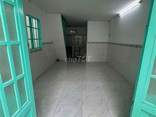 Tôi cần bán nhà vừa sửa lại sạch đẹp, toilet, tôn Hoa Sen chính hãng