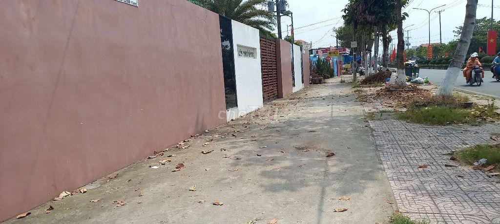 NHÀ Ở GẦN SÁT TRUNG TÂM HÀNH CHÍNH