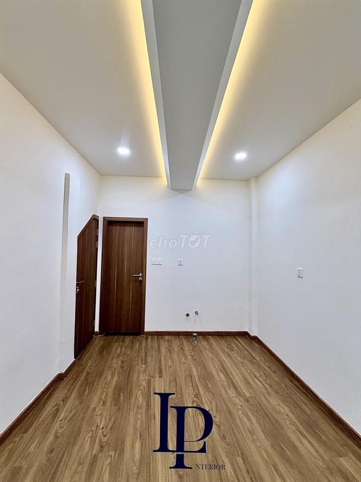 CHO THUÊ MẶT BẰNG HUỲNH VĂN BÁNH. DIỆN TÍCH 140m2. GIÁ CHỈ 40TR/THÁNG