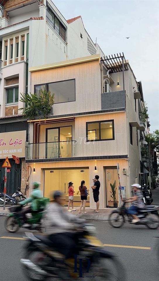 CHO THUÊ MẶT BẰNG HUỲNH VĂN BÁNH. DIỆN TÍCH 140m2. GIÁ CHỈ 40TR/THÁNG