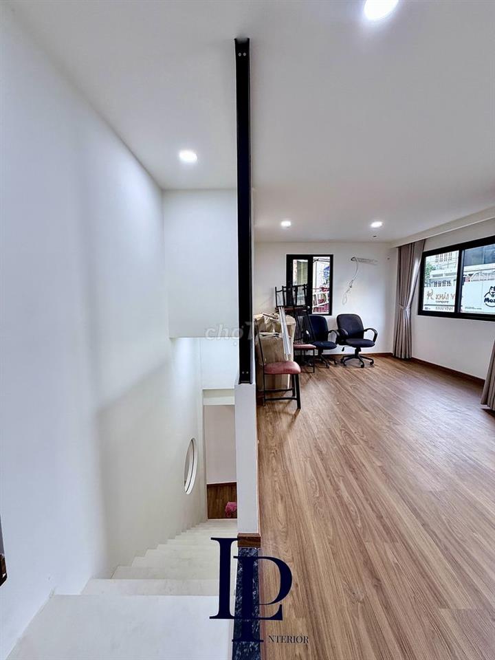 CHO THUÊ MẶT BẰNG HUỲNH VĂN BÁNH. DIỆN TÍCH 140m2. GIÁ CHỈ 40TR/THÁNG
