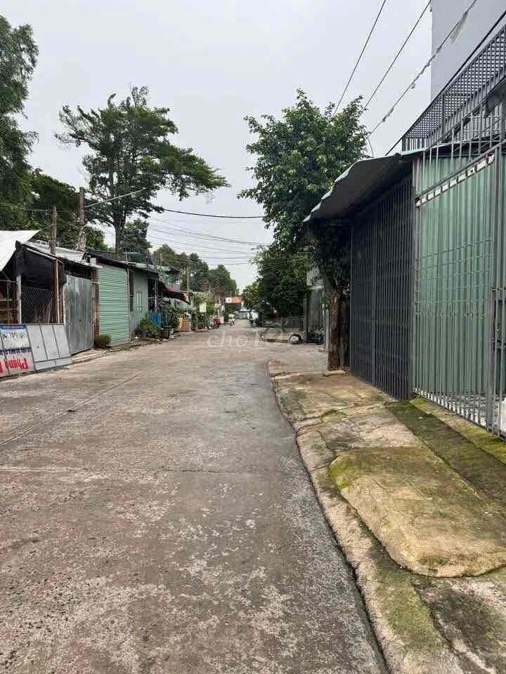 nhà 1 lầu ngay trục đường khu 6