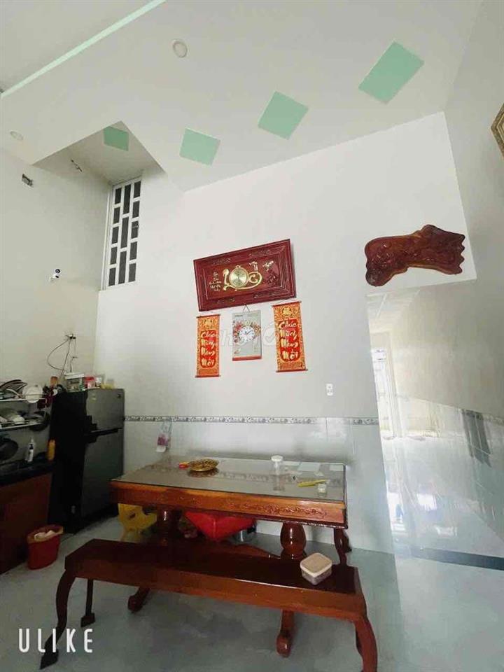 nhà khu 6, gần chợ Lê nin