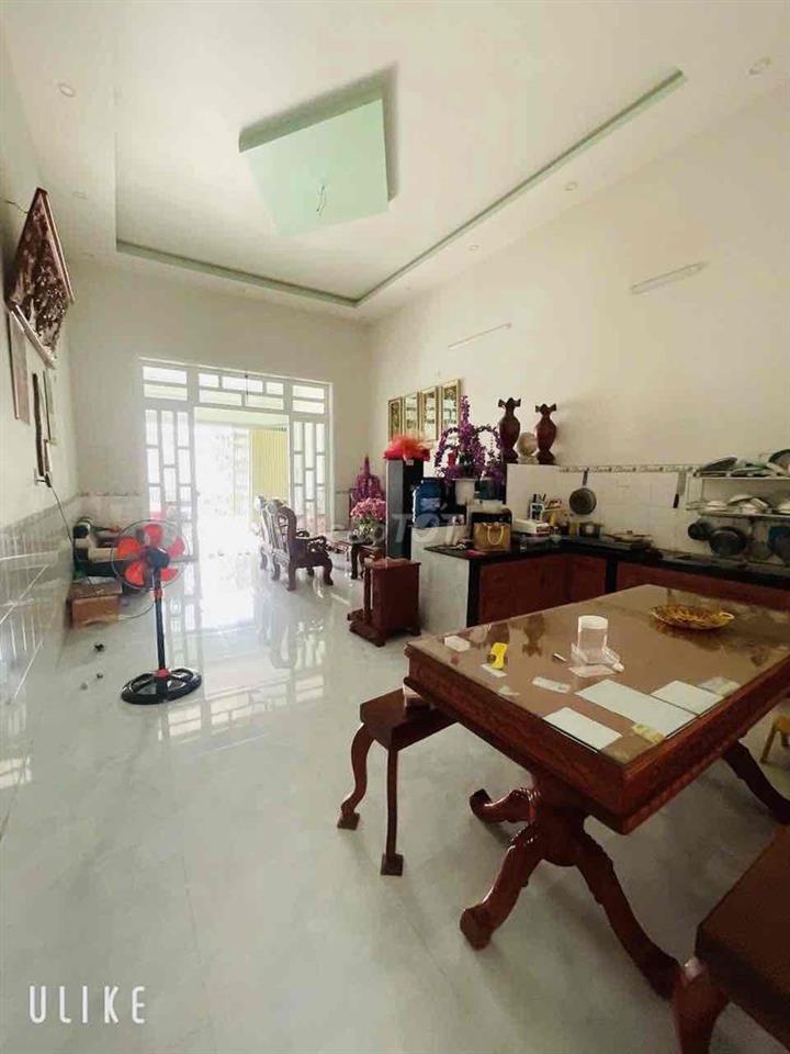 nhà khu 6, gần chợ Lê nin