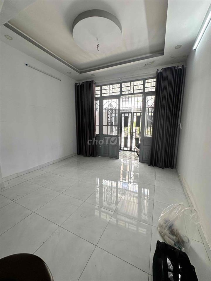 cho thuê nhà nguyên căn nhà đẹp đã lắp màn rèm cửa