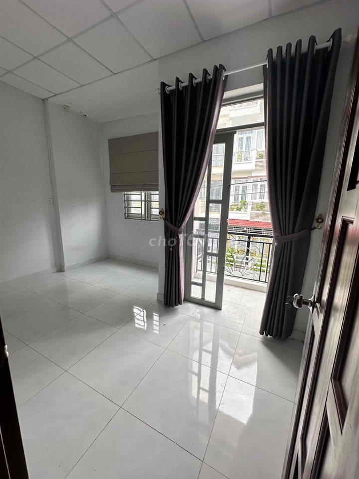 cho thuê nhà nguyên căn nhà đẹp đã lắp màn rèm cửa