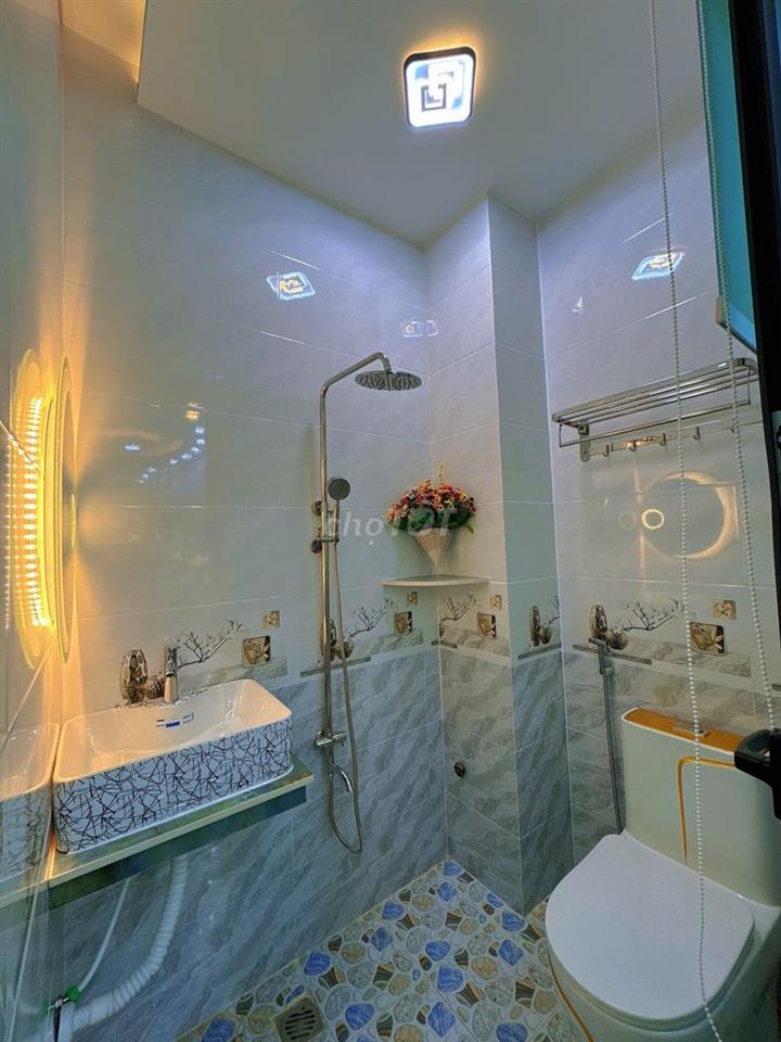 CĂN HỘ DỊCH VỤ FULL NỘI THẤT CAO CẤP, ÂU DƯƠNG LÂN (Q.8) :4 TRIỆU 800.