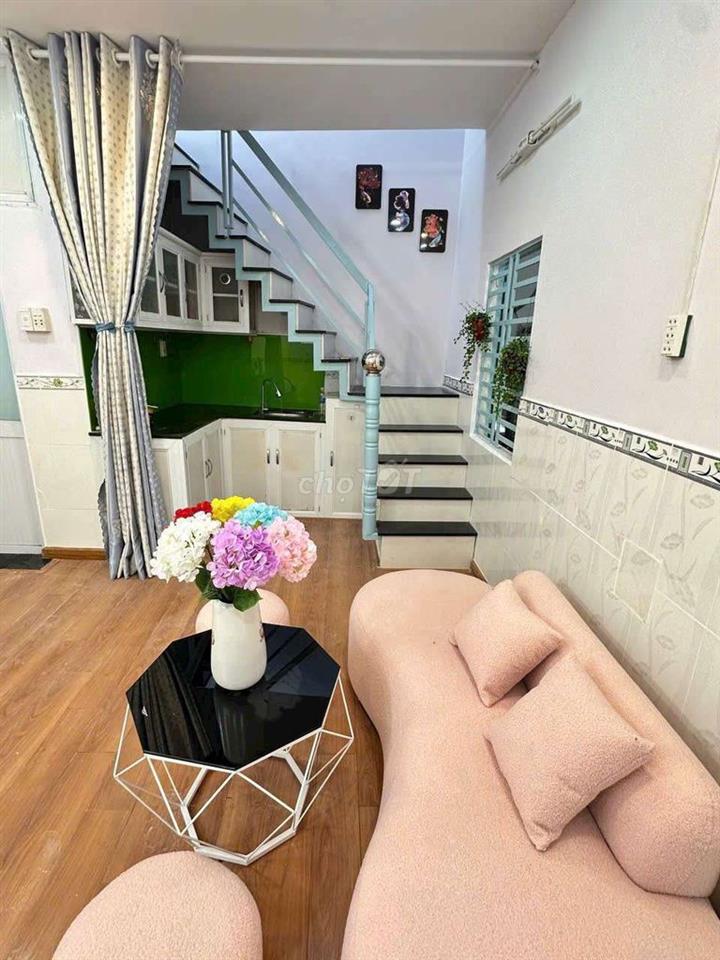 Nhà sát mặt tiền Thạnh Xuân 21 dt 4x7m 1 lầu 2pn