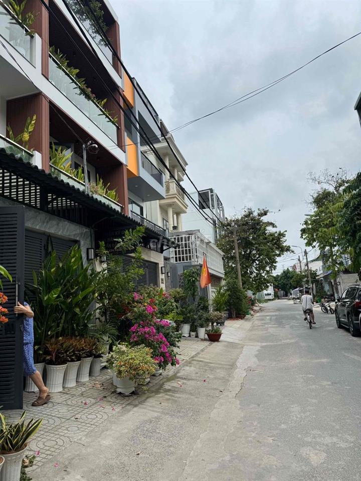 Bán nhà 3,5 tấm đang ở và cho thuê CHDV đường thông 10m kdc yên tĩnh