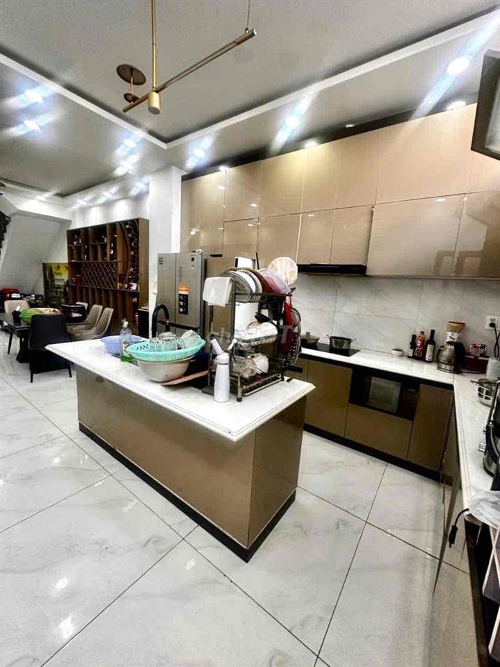 Chủ nhà cần bán gấp căn nhà phố 3 tầng 7p ngủ nội thất đầy đủ khu dân