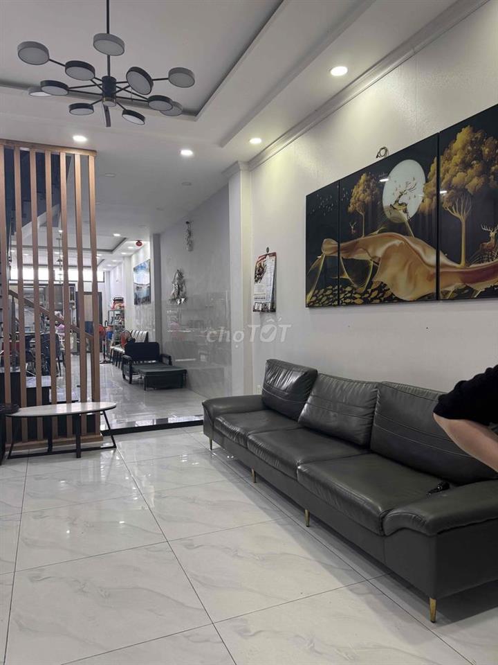 Chủ nhà cần bán gấp căn nhà phố 3 tầng 7p ngủ nội thất đầy đủ khu dân