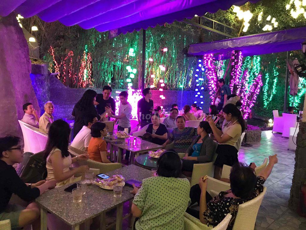Bận việc sang gấp cafe sân vườn sang trọng