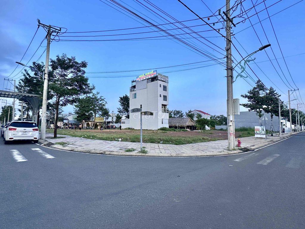 bán gấp lô góc 2 MT Cát Tường Phú Hưng 10x18