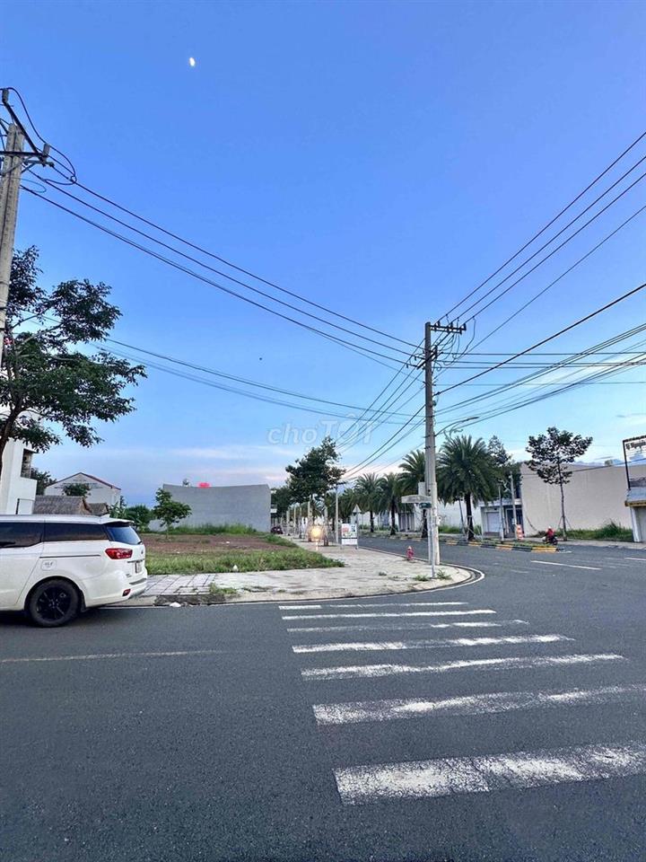 bán gấp lô góc 2 MT Cát Tường Phú Hưng 10x18
