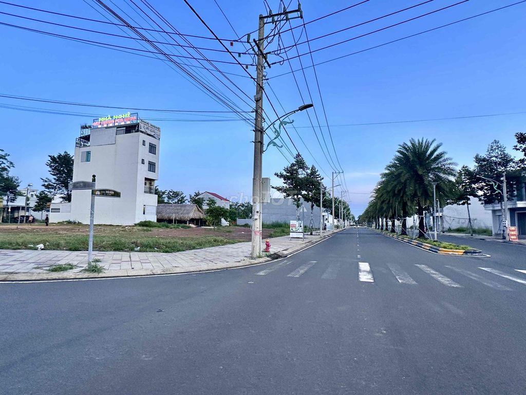 bán gấp lô góc 2 MT Cát Tường Phú Hưng 10x18
