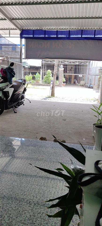 em cần sang tiệm tóc đầy đủ nội thất chỉ vào là làm thôi