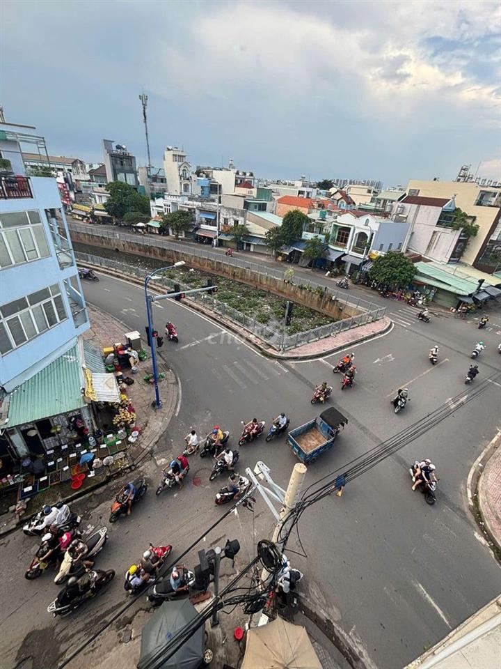 Bán nhà 2 mặt tiền siêu phẩm.Ấp chiến lược.Dien tích 52m vuông, giá TL