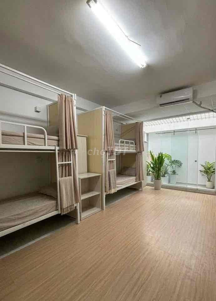 pass slot ktx nữ giường dưới tặng bộ bàn học